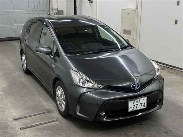 75157 Toyota Prius alpha ZVW41W 2015 г. (MIRIVE Saitama)